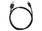 Een zwarte USB-kabel met een USB-A en een USB-C connector.