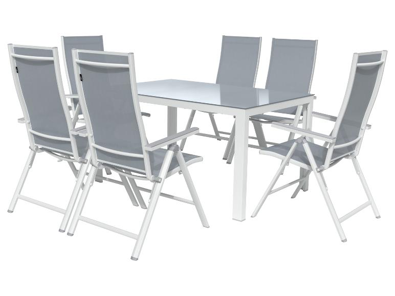 Witte tuintafel met glazen blad en zes opvouwbare stoelen van grijze stof.
