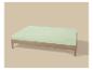 Houten bedframe met een lichtgroen matras