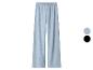 Pantalon large bleu clair texturé avec taille élastique, avec options de couleur.