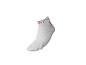 Witte sportsok met rode tekst en details.