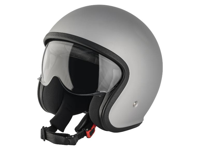 Grijze motorhelm met transparant vizier en kinbandsluiting.