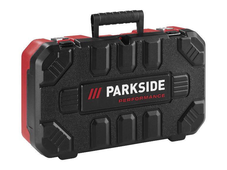 Zwarte en rode gereedschapskoffer met merklogo.