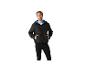 Man in zwart sportjack met blauwe capuchon en zwarte sportbroek.