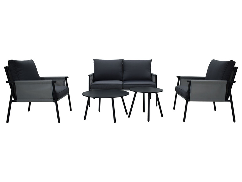 Een zwarte loungeset met twee fauteuils, een loveseat en twee tafeltjes.