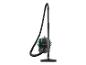 Aspirateur d'atelier vert et noir avec tuyau et tube d'aspiration.