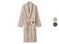 Peignoir beige avec ceinture et poches, présenté avec des options de couleur.