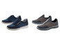 Twee paar blauwe sneakers, een met veters en een met ritssluiting.