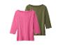 Deux hauts pour femmes à manches 3/4, un rose et un vert olive.