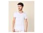 Homme en t-shirt blanc à manches courtes et slip blanc
