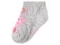 Chaussette enfant grise avec motif cochon rose et cœur bleu.