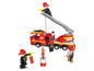Een brandweerwagen met ladder, minifiguren en accessoires.