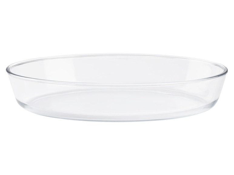 Un moule à pâtisserie ovale en verre.