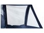 Een blauwe tent met een gaasraam.