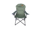 Une chaise pliante verte avec des accoudoirs et un porte-gobelet de la marque Tambu.
