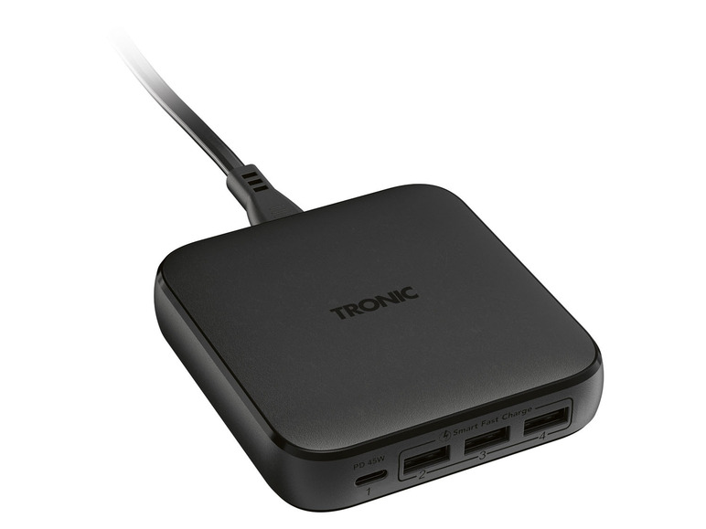 Een zwarte Tronic powerbank met vier aansluitingen.