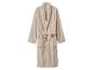 Un peignoir en peluche beige avec une ceinture et deux poches avant, présenté sur fond blanc.