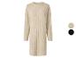 Geribbelde gebreide jurk in beige met lange mouwen, getoond met kleuropties in beige en zwart.