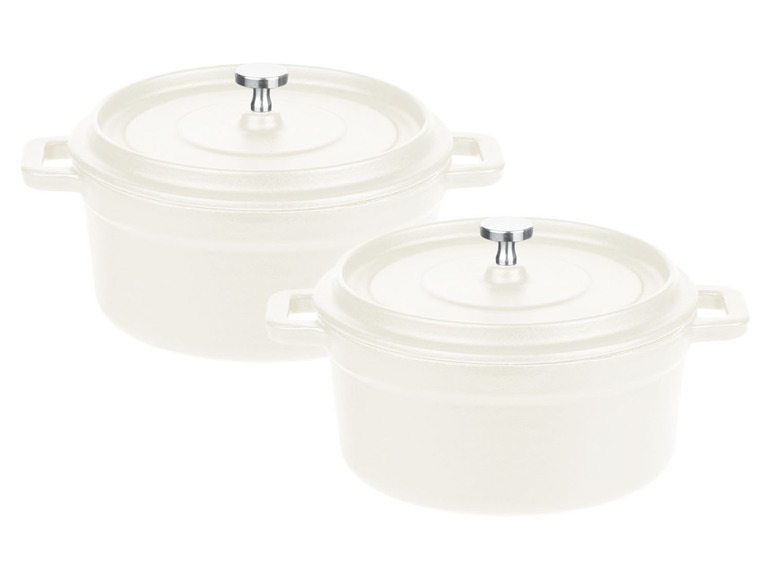 Twee witte gietijzeren kookpotten met deksel.