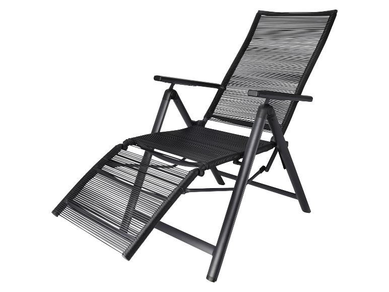 Chaise longue noire pliante avec repose-pieds, idéale pour le jardin.
