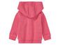 Un sweat à capuche rose pour bébé.