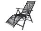 Chaise longue noire pliante avec repose-pieds, idéale pour le jardin.
