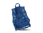 Blauwe rugzak met camouflageprint en reflecterende details.