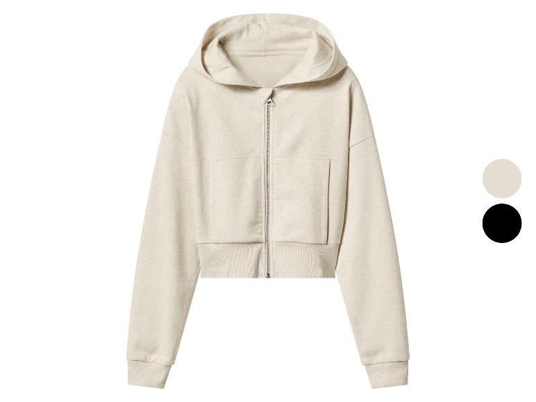 Sweat à capuche zippé beige pour femme avec poches et poignets.