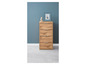 Een houten dressoir met vier laden.