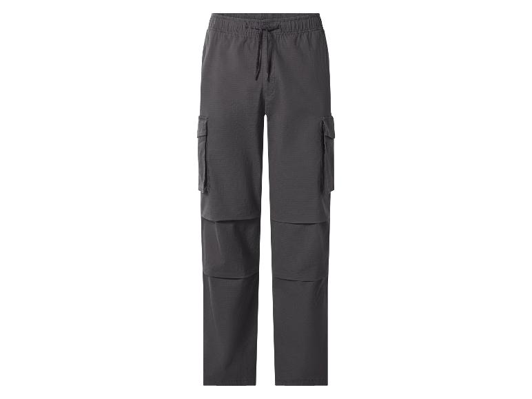 Pantalon cargo gris foncé pour homme avec taille élastique et cordon de serrage.