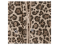 Close-up van een beige jas met luipaardprint en rits.