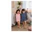 Deux enfants en pyjama d'été jouent sous un drap, souriants.