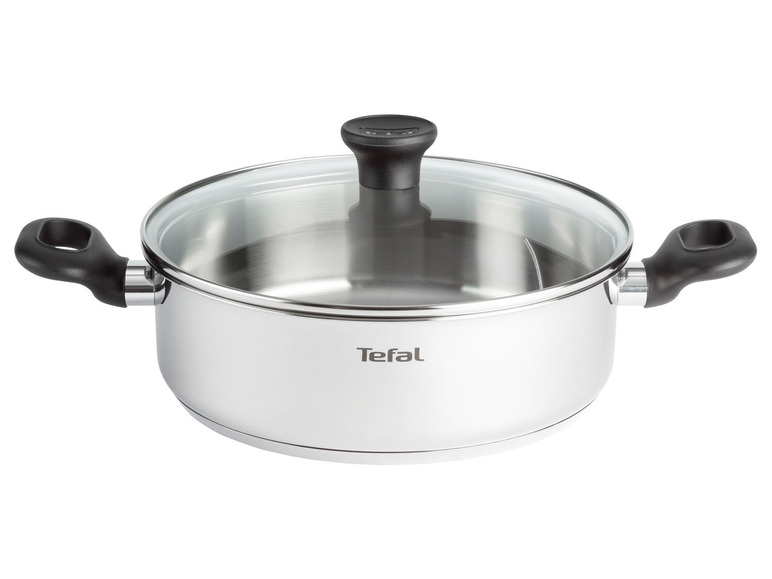 Une casserole en acier inoxydable avec un couvercle en verre de Tefal.