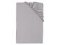 Drap-housse gris avec coins élastiques