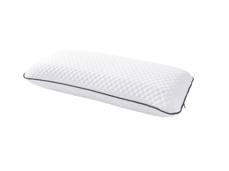 Oreiller blanc avec motif nid d'abeille et passepoil gris foncé.