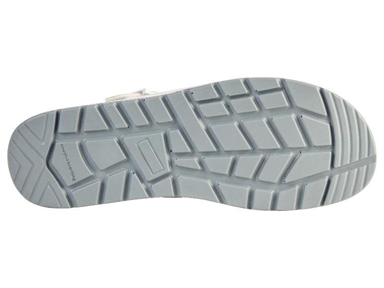 La semelle d'une chaussure grise avec un motif en relief.