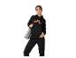 Sweat-shirt et pantalon de sport noirs, tapis de yoga.