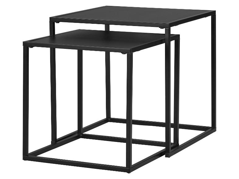 Set van twee zwarte metalen bijzettafels met een hoekig ontwerp.