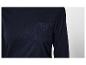 Donkerblauw T-shirt met lange mouwen en borstzak.