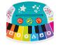 Kleurrijke kinderspeelgoedpiano met regenboogtoetsen en muziekknoppen.