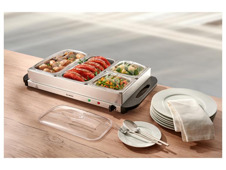 Chauffe-plats en acier inoxydable avec viande, pommes de terre et légumes, sur une table en bois.