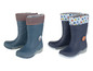 Deux paires de bottes de pluie bleues avec des motifs différents sur les bords.