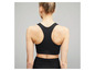 Een zwarte sportbeha en leggings.