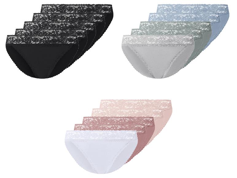 Lots de cinq culottes femme en dentelle noires, bleu/gris et rose/blanc.