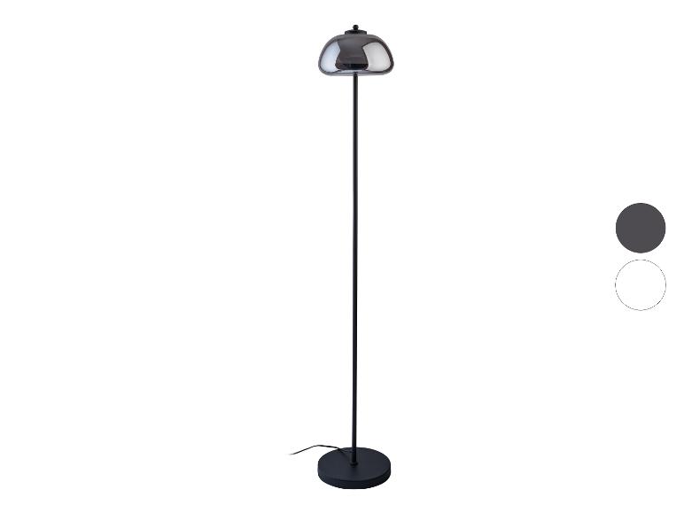Zwarte staande lamp met donkere glazen kap.