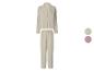 Beige katoenen mousseline pyjamaset met twee kleuropties.