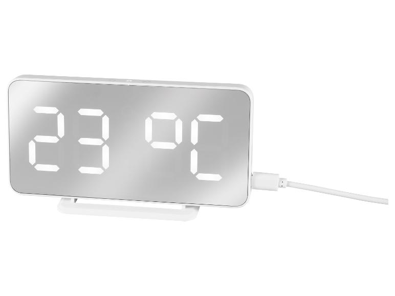Horloge numérique blanche avec affichage de la température et câble de charge