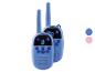 Deux talkie-walkies bleus avec écrans numériques et boutons, avec des échantillons de couleur rose et bleu.