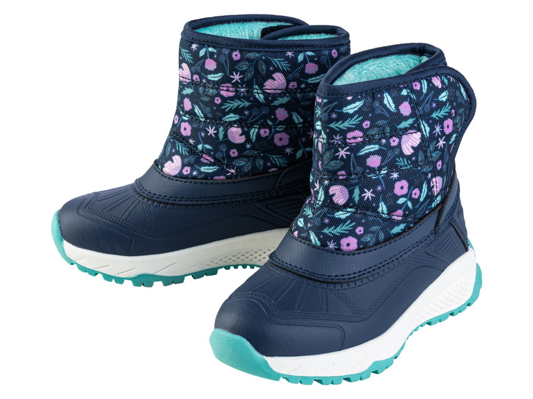 Twee blauwe winterschoenen met een bloemenprint