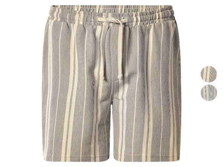 Shorts rayés pour hommes avec cordon de serrage à la taille, disponibles en deux couleurs.